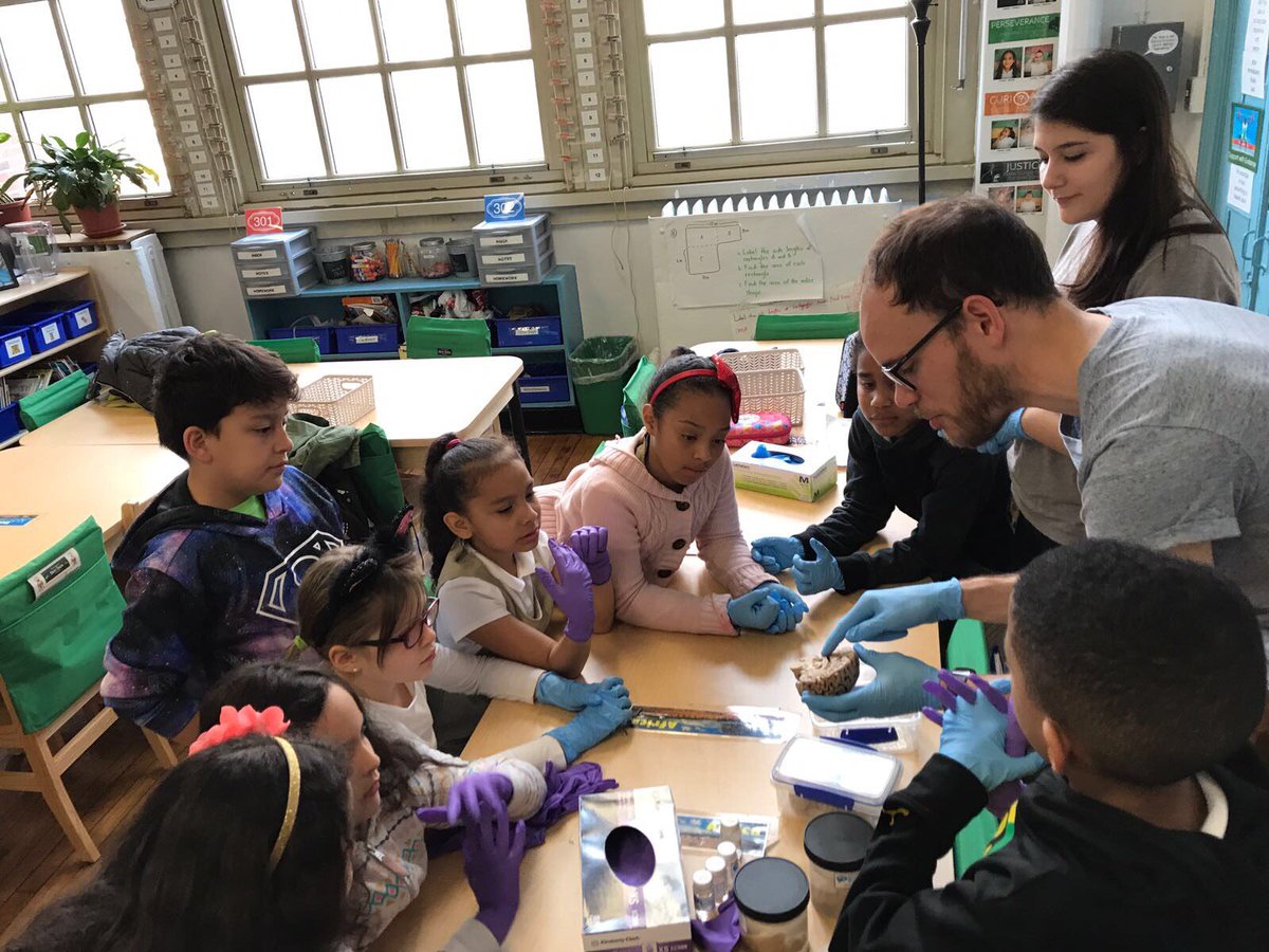 CUNeuroOutreach's tweet photo. Such a great time at our neuroscience workshops in Spanish with @comunidadECUSA and @SpainEdOffice at Dos Puentes Elementary School! https://t.co/3Uri9ClnAH
