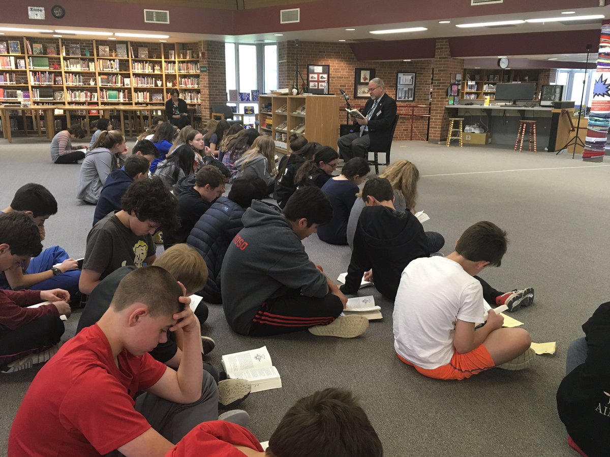 MrRummelhart's tweet image. Special thanks to @mikelubelfeld as our guest mystery reader! Great surprise for the kids reading @jabertie The Book Scavenger! #Engage109