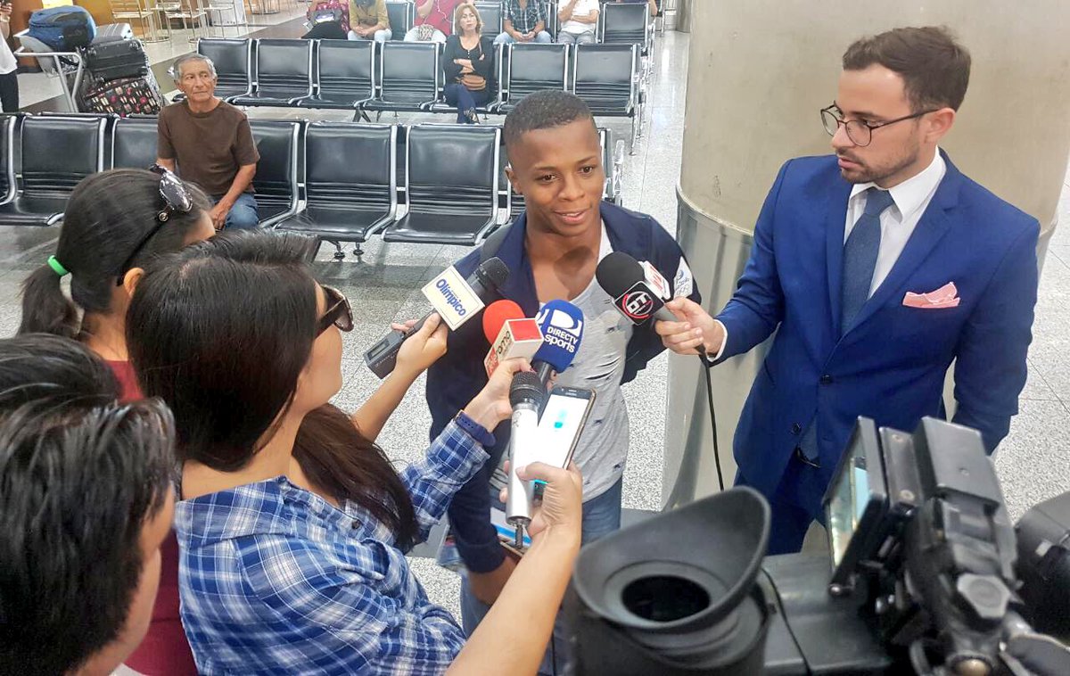 DeporteEc's tweet photo. Arribó a Guayaquil la selección absoluta de 🇪🇨 Ecuador de #Lucha, que logró 8 medallas 🏅 en Panamericano disputado en Brasil 🇧🇷 https://t.co/2Q7PFjCJFn
