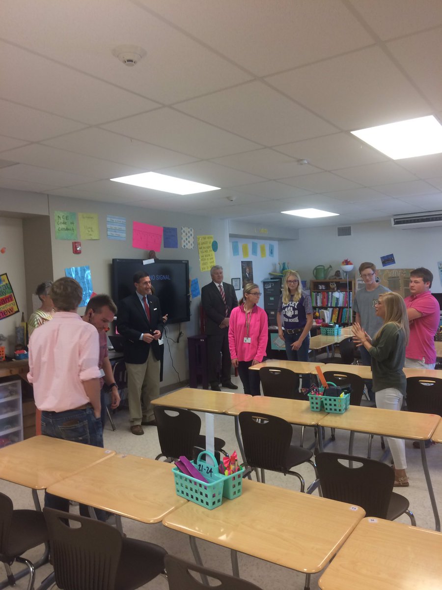 hassell_joey's tweet image. #RipleyTigers are excited to have @repdavidkustoff on campus @LaudCoSchools to visit w/ our @tnffa programs. @TNedu #postsecondarytransition