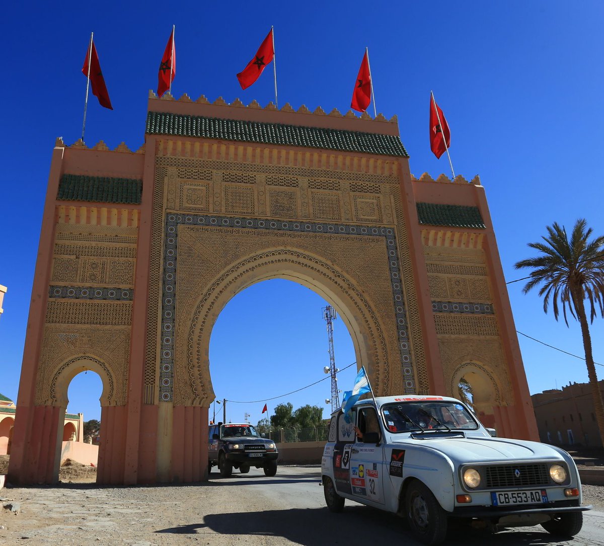 Sacadeux's tweet photo. #tbt #Marruecos #Maroc Ksour de Rissani #Rissani #4LTrophy2017 #Sacadeux https://t.co/hyMg0kCKZr