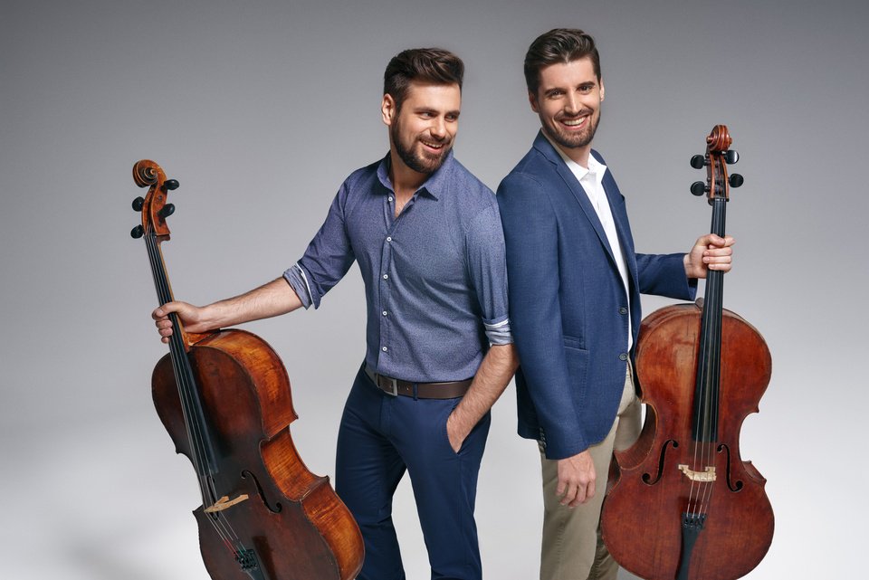 дуэт 2cellos. 2cellos. дуэт виолончелистов. дуэт 2 cellos. 2 cellos.