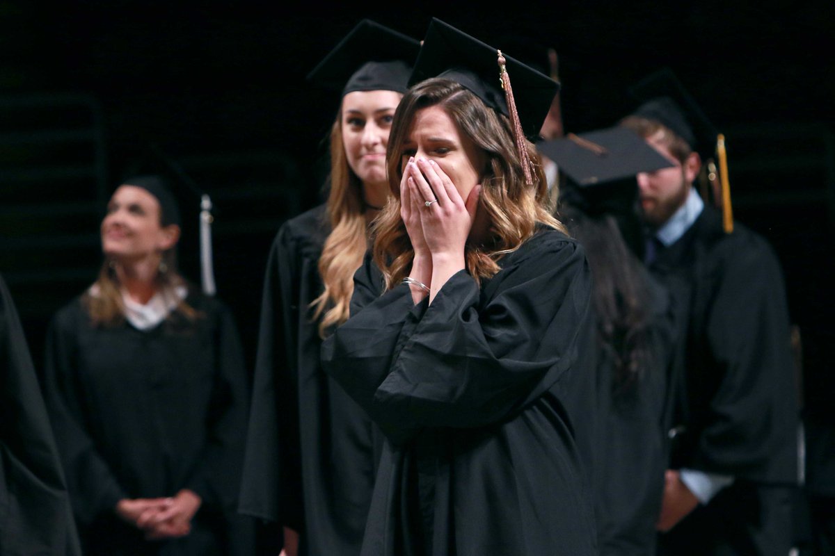 LindenwoodU's tweet photo. The undergraduate commencement album is up on our Facebook! Make sure to tag yourself and friends! #LindenGrad17
https://t.co/Xcg3ujYCPm https://t.co/Qp69CPQ3wp