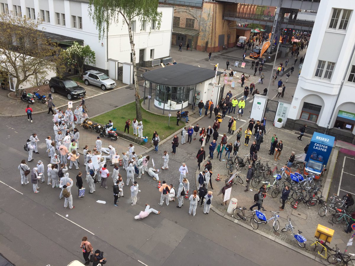 paraborkie's tweet photo. #rp17 was wollen die uns sagen??? https://t.co/OiCf5ofEee