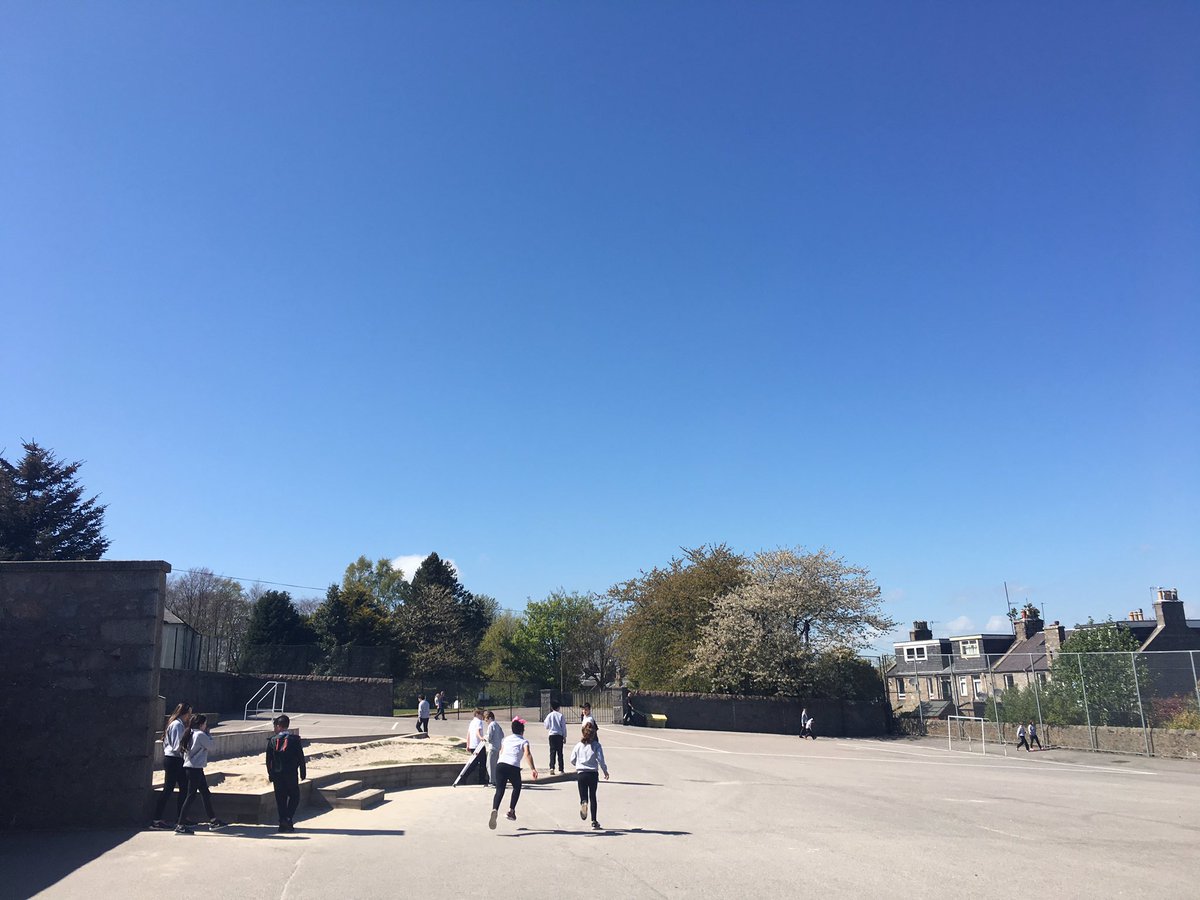 MrRMckenzie1's tweet photo. Second time out today! 🌞Outdoor fractions and @_thedailymile! #outdoorlearning @woodside_school https://t.co/scRWjN1Zz7