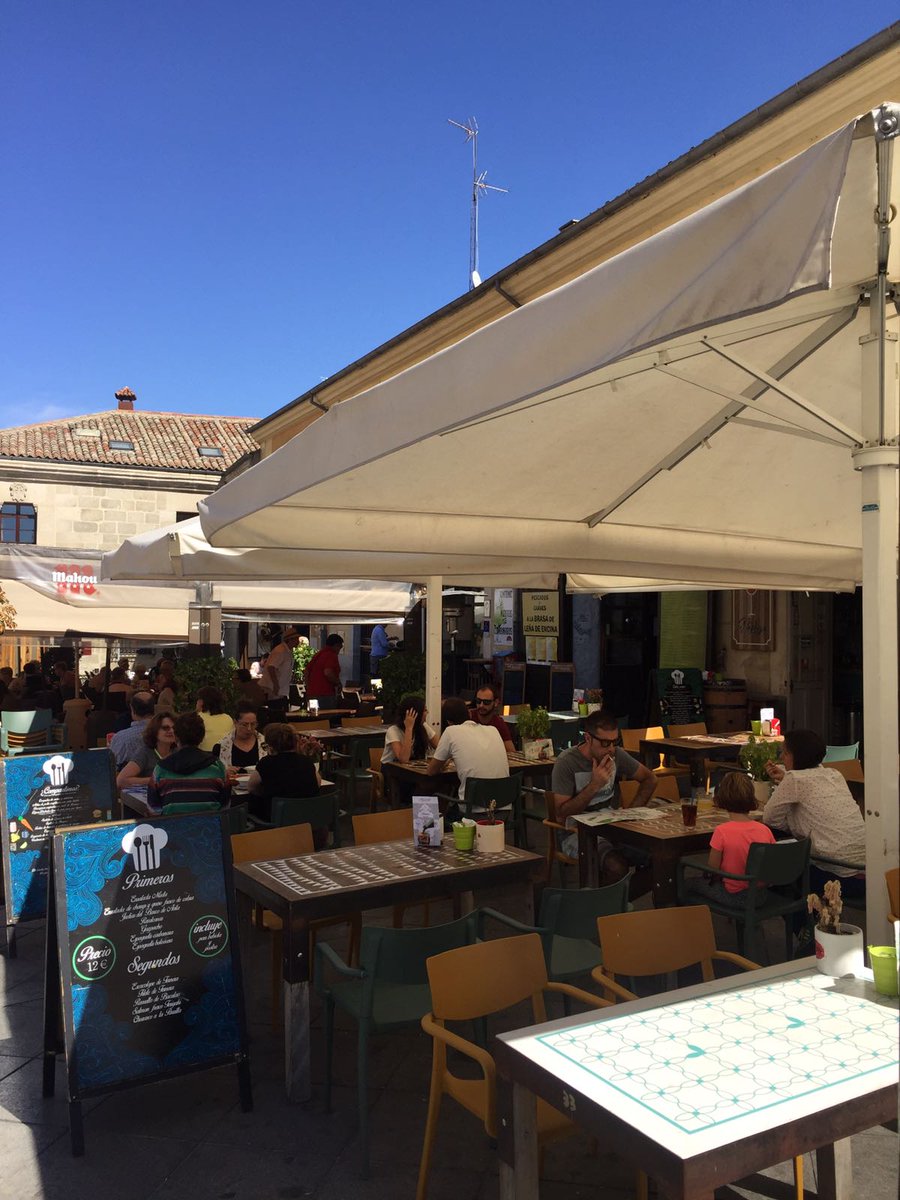 Hay que ver lo que nos gusta el buen tiempo
Vamos que esto empieza a animarse!
#alavirulé #trastiendabar #alaviruleros #buentiempo #terraceo