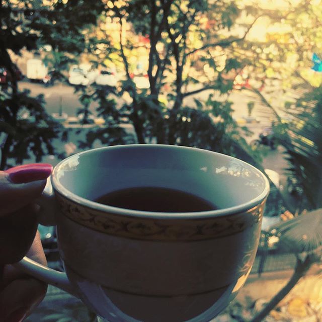 Ganjly420's tweet photo. Reposting @differentbong:
Having my evening cup of tea!❤️ #tea #teaevening #teatime #teacup #greentea #differentbong #teaaddict #balcony https://t.co/hWE6niqFGD
