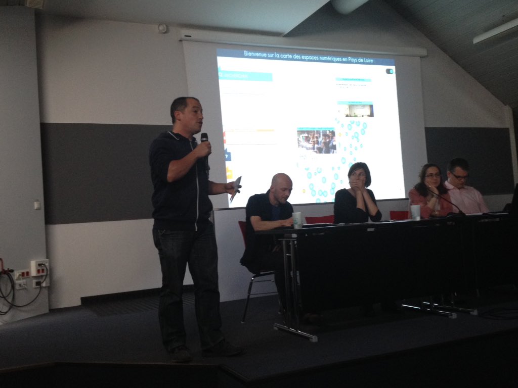 sebdufaclab's tweet photo. #dufacilitateur @assoPiNG témoignage d'Yvan animateur @ernchemillois sur réseau régional de la médiation numérique #parcoursnumerique https://t.co/vmFzYe5ZlW