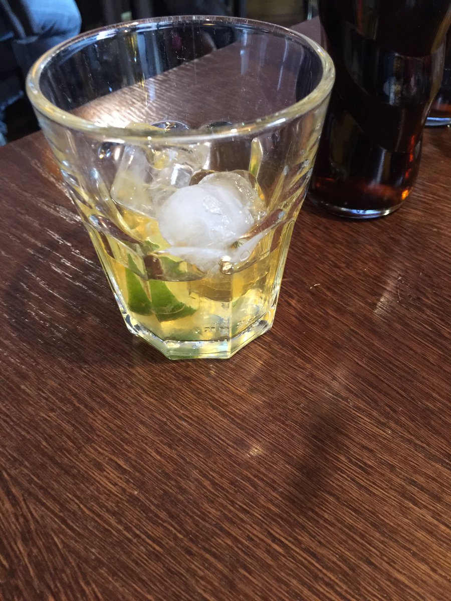 Příjemný večer Přeji.☺️🥃