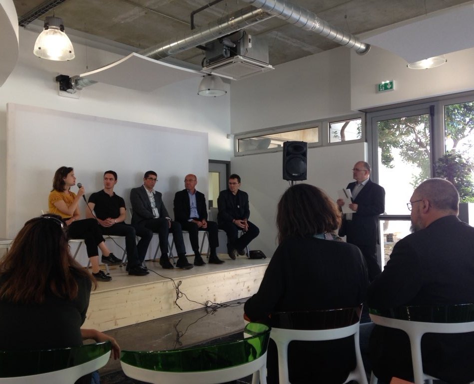 LeLabOSC's tweet photo. Avec @clementine_ma @SRoumeau en direct du #fablabgn "l'innovation nait de la diversité des entrepreneurs" selon @francispisani #sharitories https://t.co/aSqTUavEjg
