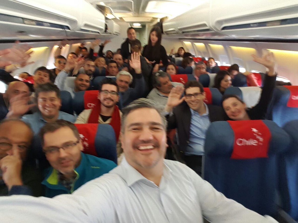 ProChile's tweet image. Despegando rumbo a #Enexpro Puerto Varas, con importadores de todo el 🌎, en el ✈️de #ProChile