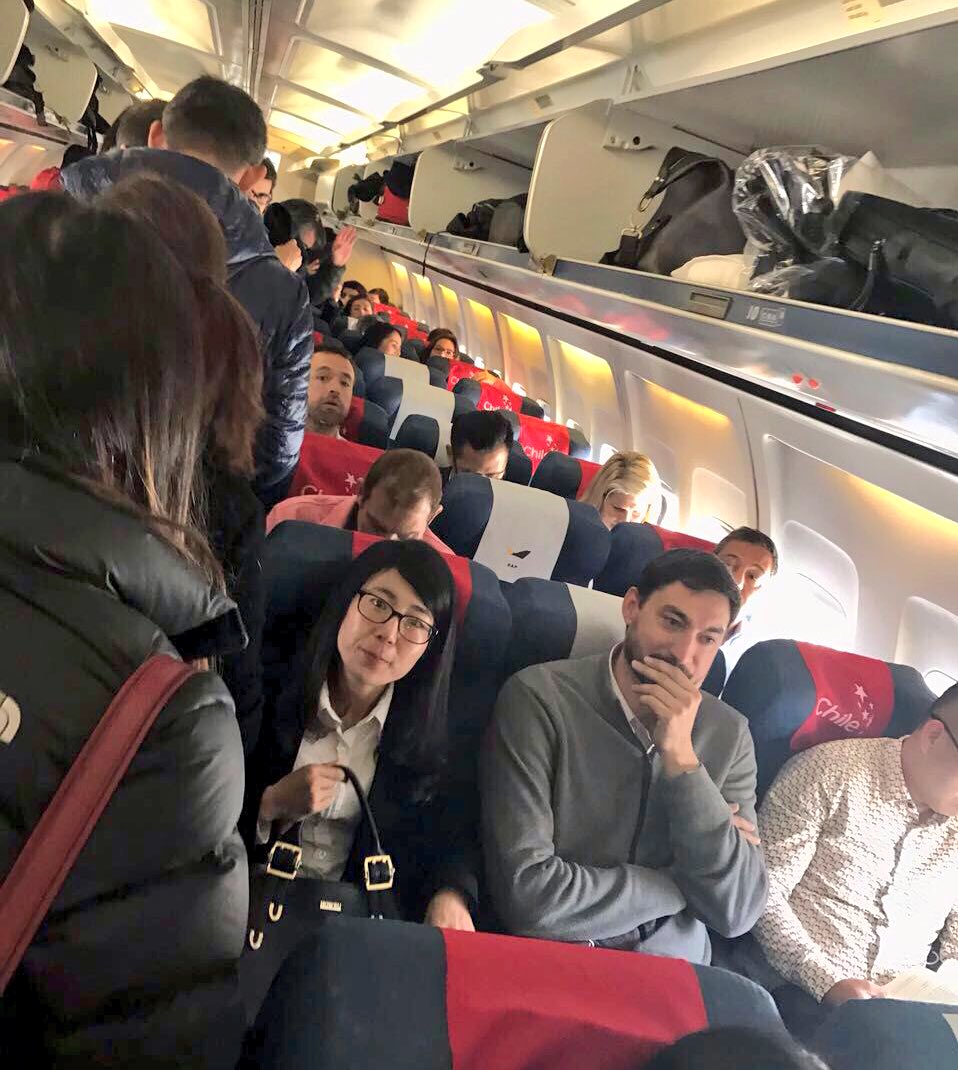 ProChile's tweet image. Despegando rumbo a #Enexpro Puerto Varas, con importadores de todo el 🌎, en el ✈️de #ProChile