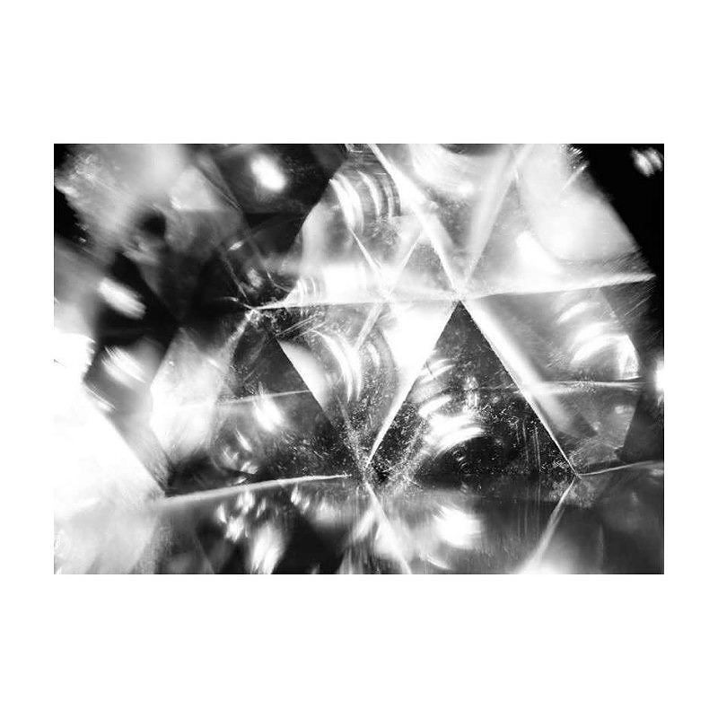 Photo by Yuri Uenishi #maybeokayblog #art #artdirector #blackandwhite #abstract #artoftheday #xpost