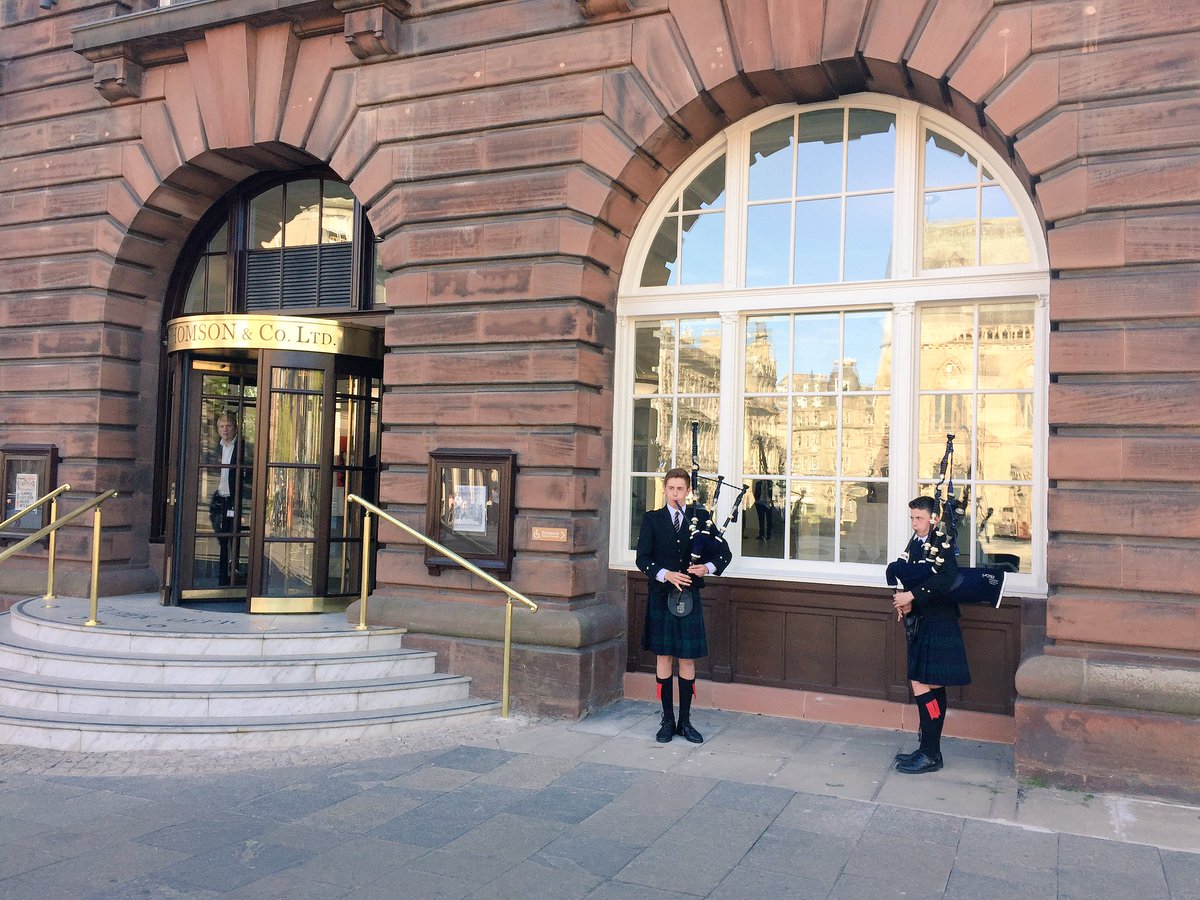 We're officially opening our #Meadowside headquarters with pipers from @HSofDundee https://t.co/7lgoWDyXhK