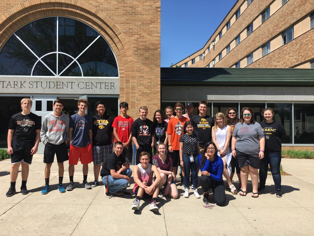 AmberKilburn1's tweet photo. Beautiful day for a campus tour @briar_cliff @BlackRaidersEHS @PadomedDeb #gearup https://t.co/bOChyQNwjs