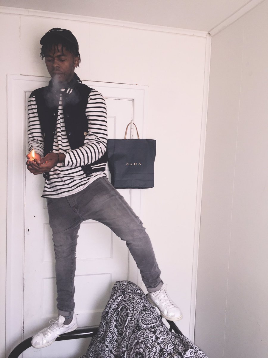 CooliBitch's tweet photo. 🔗🦋🔗
He Do That Talkin He Simp!.. https://t.co/0PxdhBDxC7