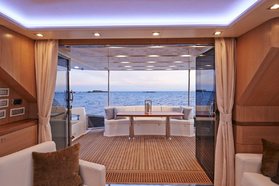 Can you feel the relaxation from here? <a href="/astondoayacht/">Astondoa</a> 72 GLX was made for sunsets with a cocktail in hand: ow.ly/APt530bkx4w #forsale