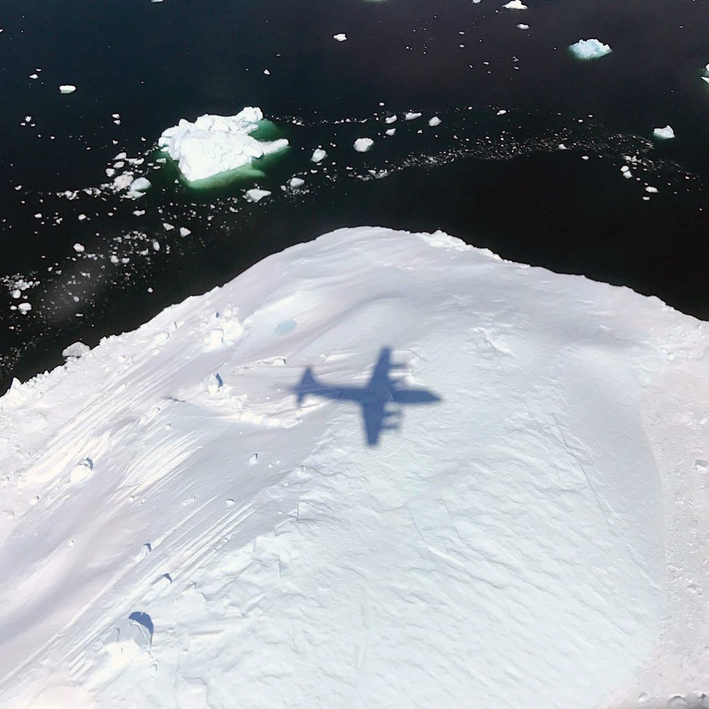 yuangs's tweet photo. NASA's P-3 Aircraft Flies Over Southeast Greenland via NASA https://t.co/EL3sgoiqTW https://t.co/hh9bozWFT7