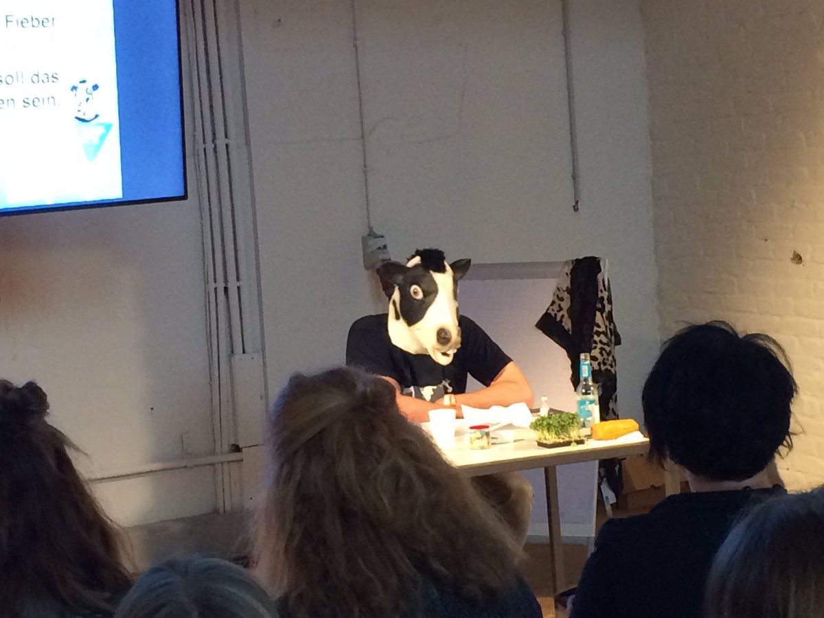 jospang's tweet image. Jetzt wird&apos;s tierisch auf der #rp17! 
&quot;Den Kühen eine Srimme verleihen!&quot;
#Sensorjournalism
#sensorjournalismus
#loveoutloud