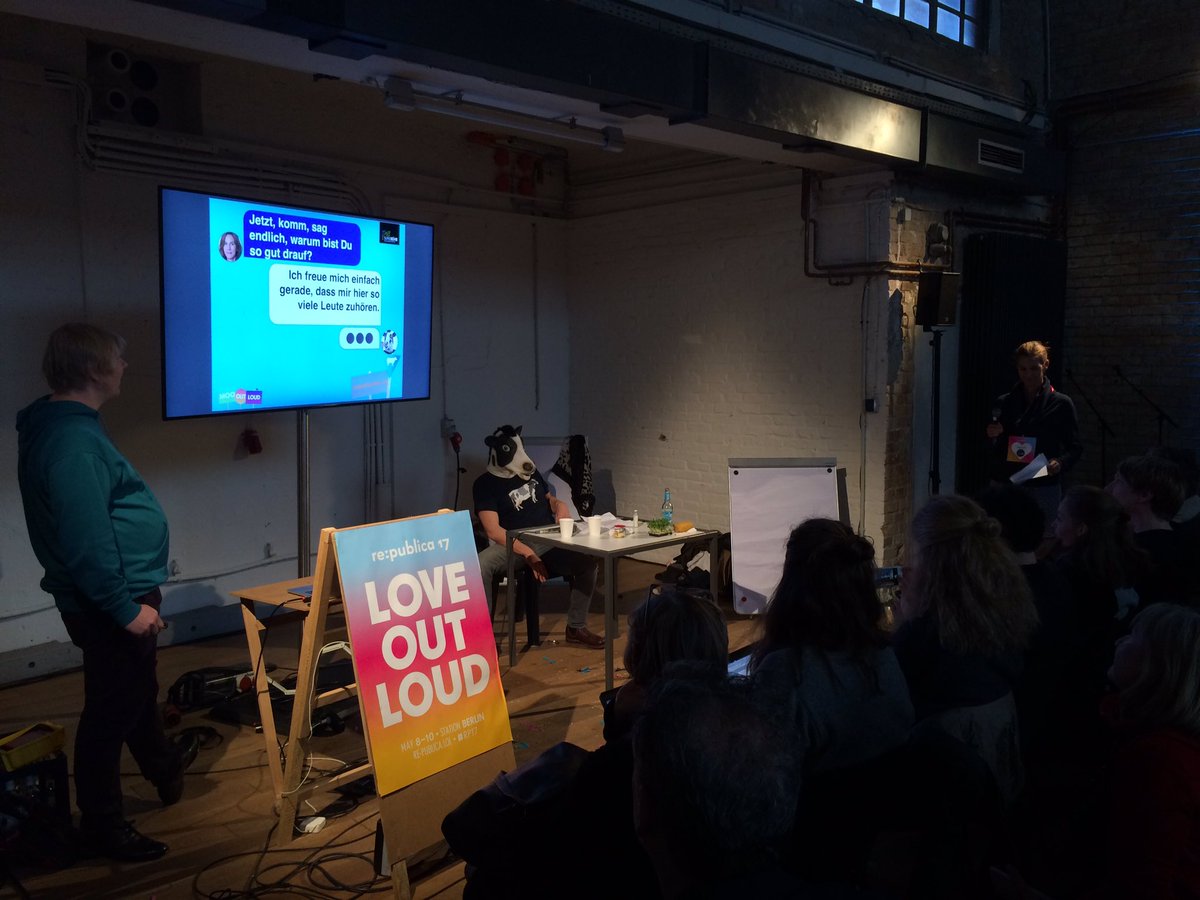 jospang's tweet image. Jetzt wird&apos;s tierisch auf der #rp17! 
&quot;Den Kühen eine Srimme verleihen!&quot;
#Sensorjournalism
#sensorjournalismus
#loveoutloud