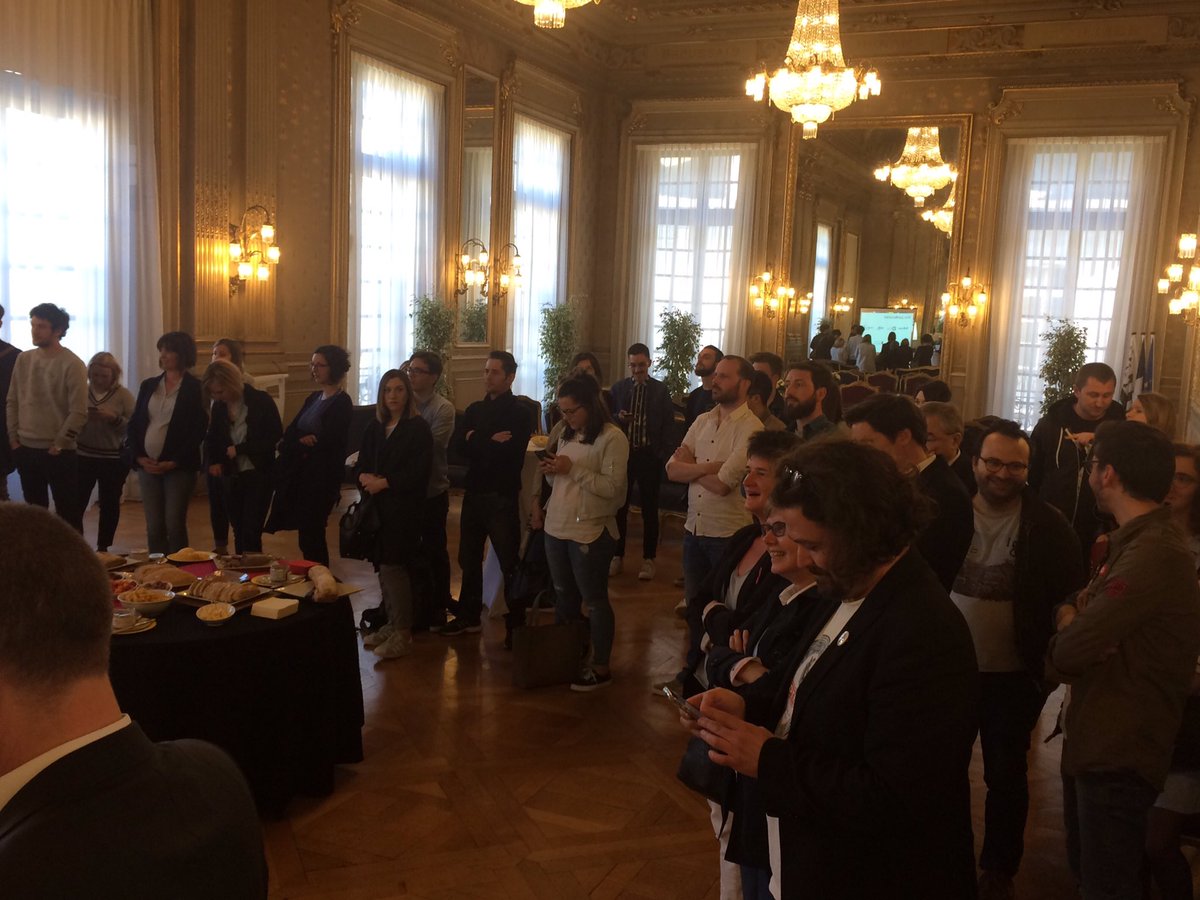 Rennes_presse's tweet photo. Cérémonie de remise des prix du #RennesSocialDerby 2017> @nathalieappere remercie chaleureusement les 15 équipes de cette 2è édition #Rennes https://t.co/TVeKiAi7p0