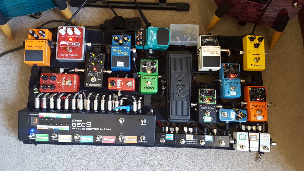 charvel57's tweet image. #readerboards