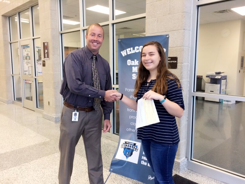 DCS_Shamblen's tweet photo. OGMS students win $200 prize for National History Day project on Cape Hatteras Lighthouse. #NHD @dcsnc @OGMSgrizzlies #GrizzlyPride https://t.co/jR1QdRohYA