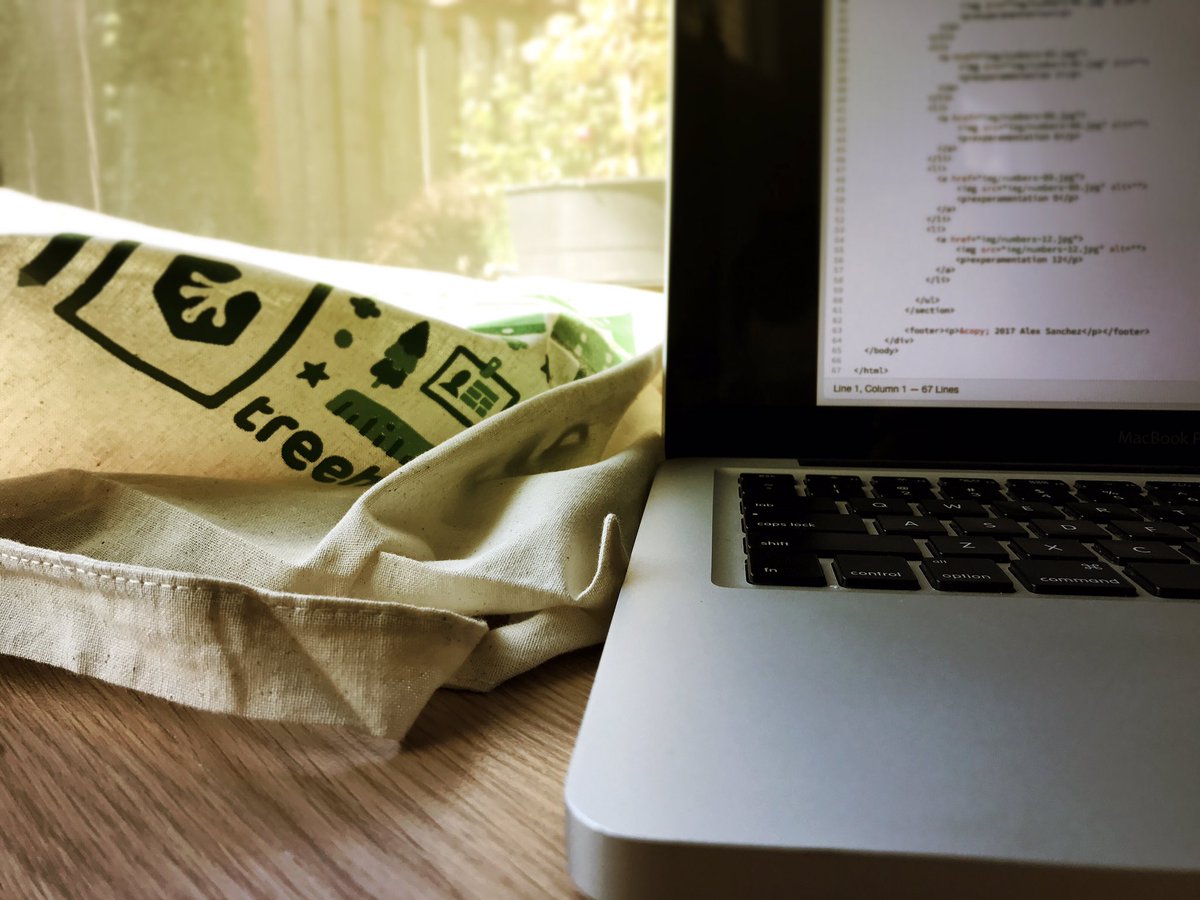 What A beautiful sunny day to code 🌻☀️outside. Goal for Today 2hours of code. #codenewbie #html #css #oregon #MacBookPro