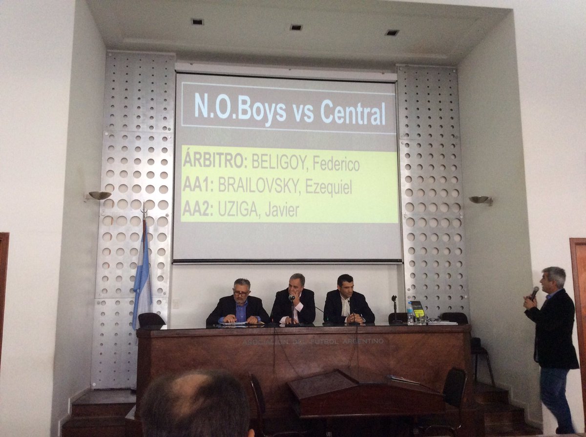 InfoCanaya's tweet photo. Terna arbitral para el clásico. Todos te descansan hijo. #Noboy https://t.co/coKb4MdaMx