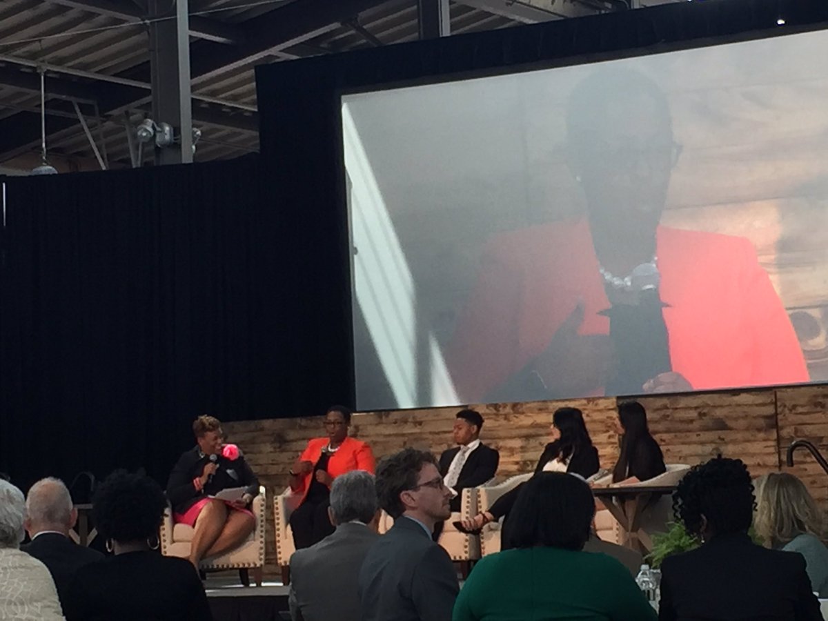 MISarahC's tweet photo. Awesome panel from a diverse group of young #talent all planning on staying in #Detroit @DDPDetroit @DetroitChamber #D3talent https://t.co/pT8HdZeDyE