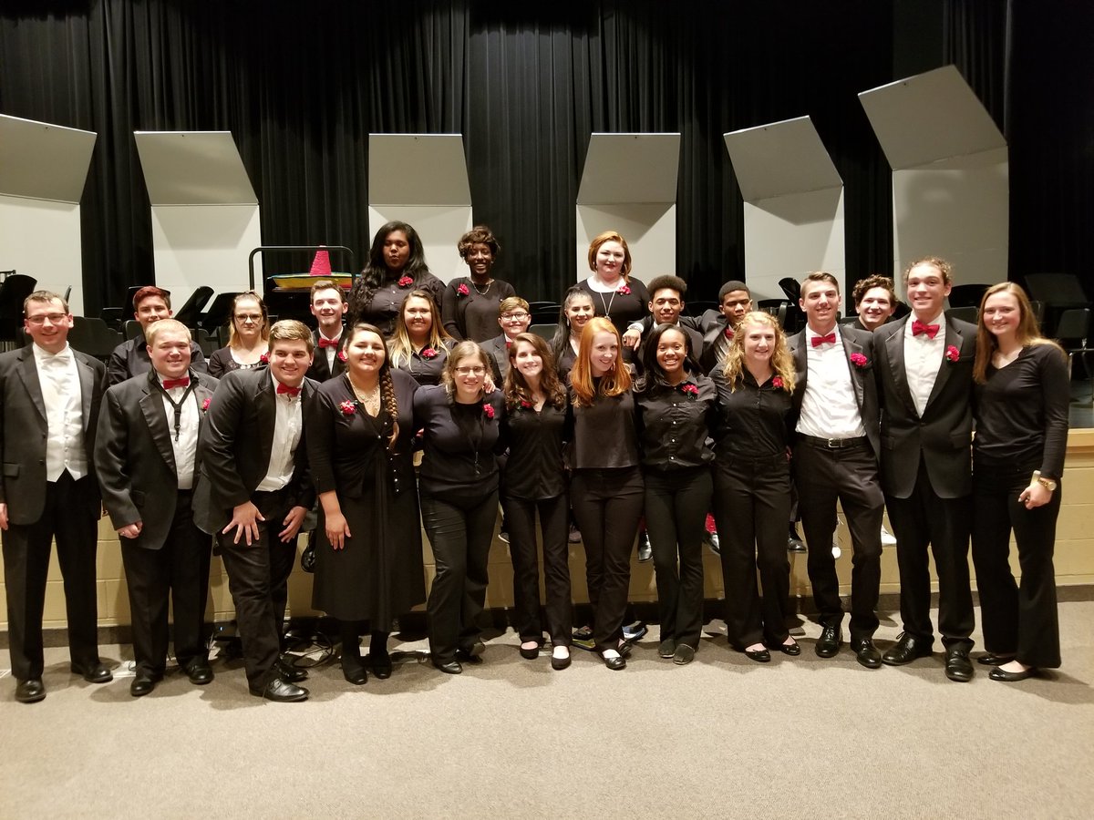 edgewoodco17's tweet photo. Band Seniors! 🎶 @EdgewoodRamBand https://t.co/H33FqJZ089