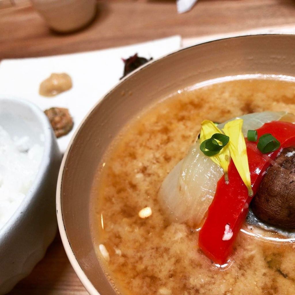 yakeisuki7's tweet photo. #味噌汁 #佐野味噌 #具だくさん #亀戸 #ランチ🍴 https://t.co/1372nQ4aDD https://t.co/kvfkMcKoVV