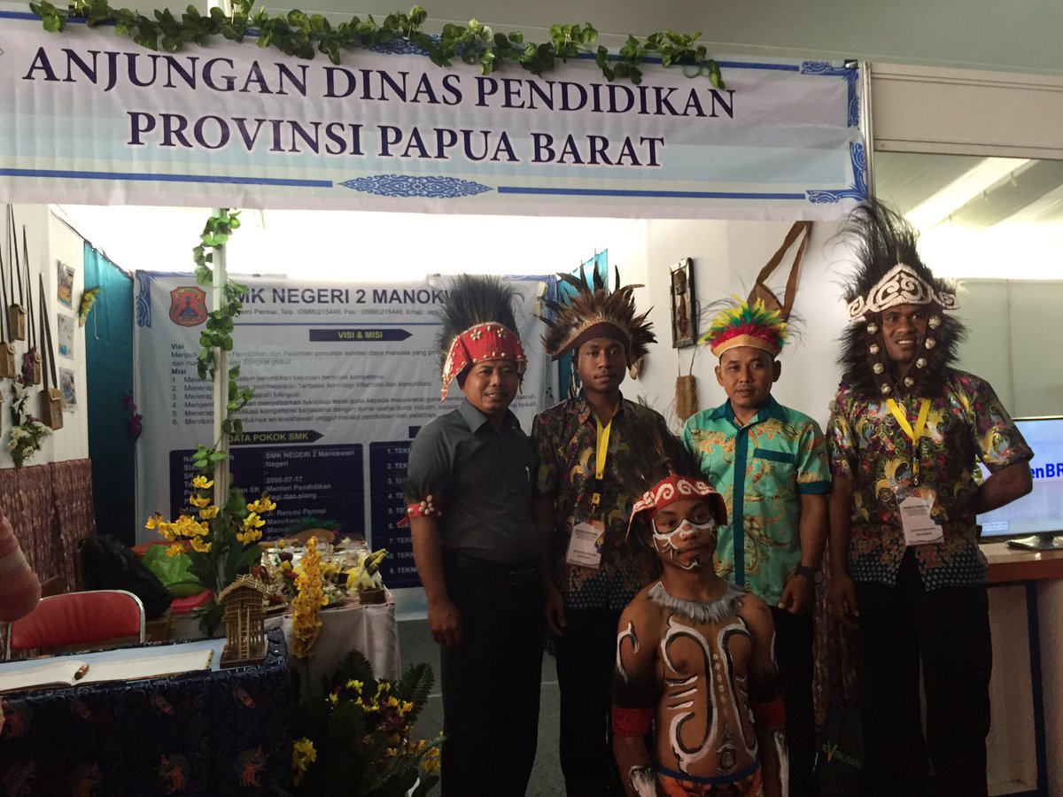 Kemdikdasmen's tweet photo. SMK yg direvitalisasi oleh pemda akan didampingi Kemdikbud dlm pelaksanaannya. Hal ini sesuai dgn Inpres ttg Revitalisasi SMK. #SMKHebat https://t.co/VG75ZrYuzd