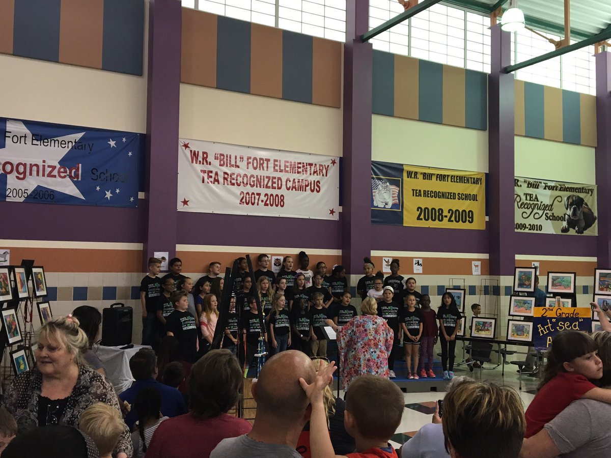 kworthy11's tweet image. GT and Art expo at @wrfortelem....amazing and talented students. #TxEdTuesday
