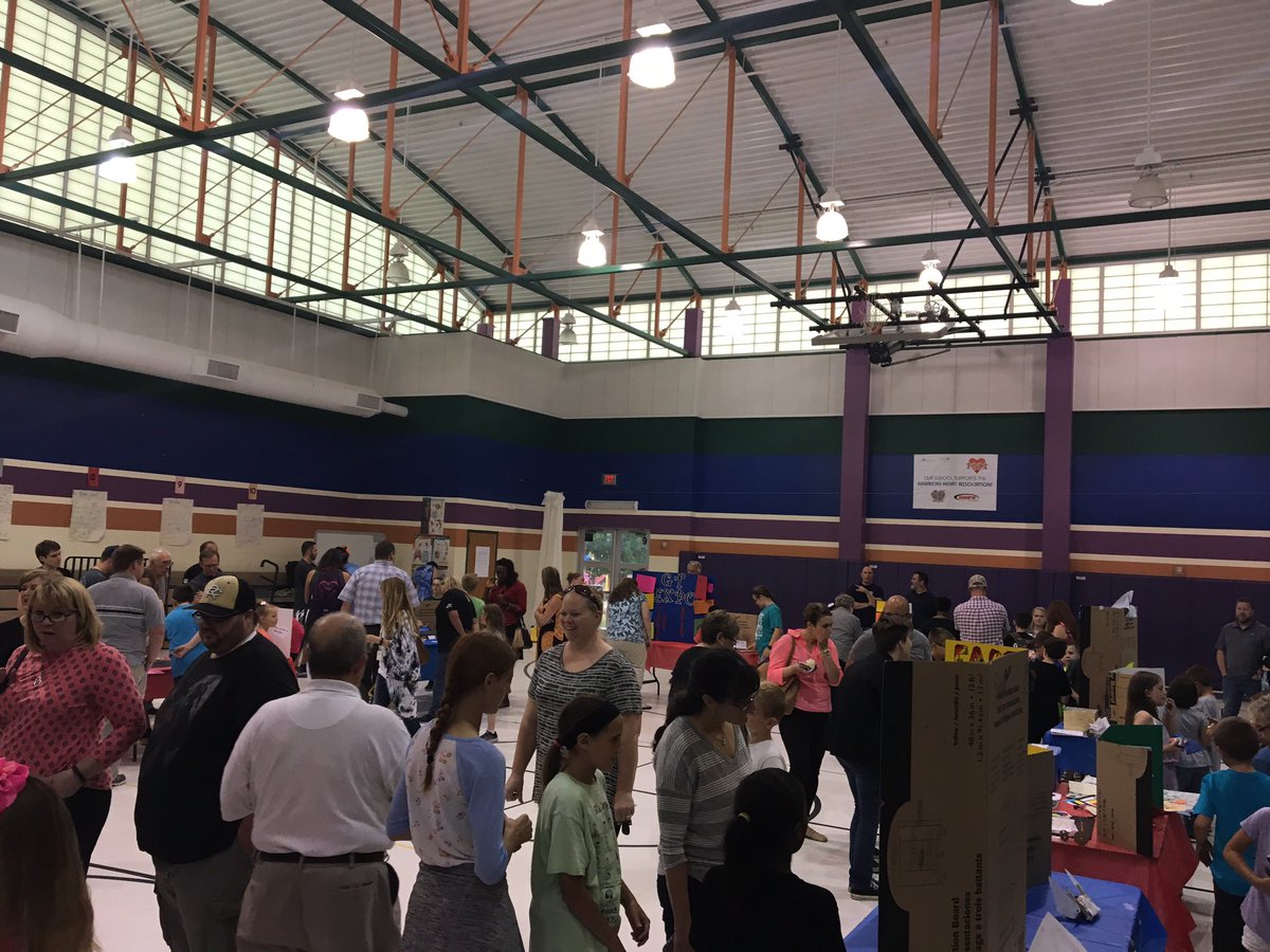 kworthy11's tweet image. GT and Art expo at @wrfortelem....amazing and talented students. #TxEdTuesday
