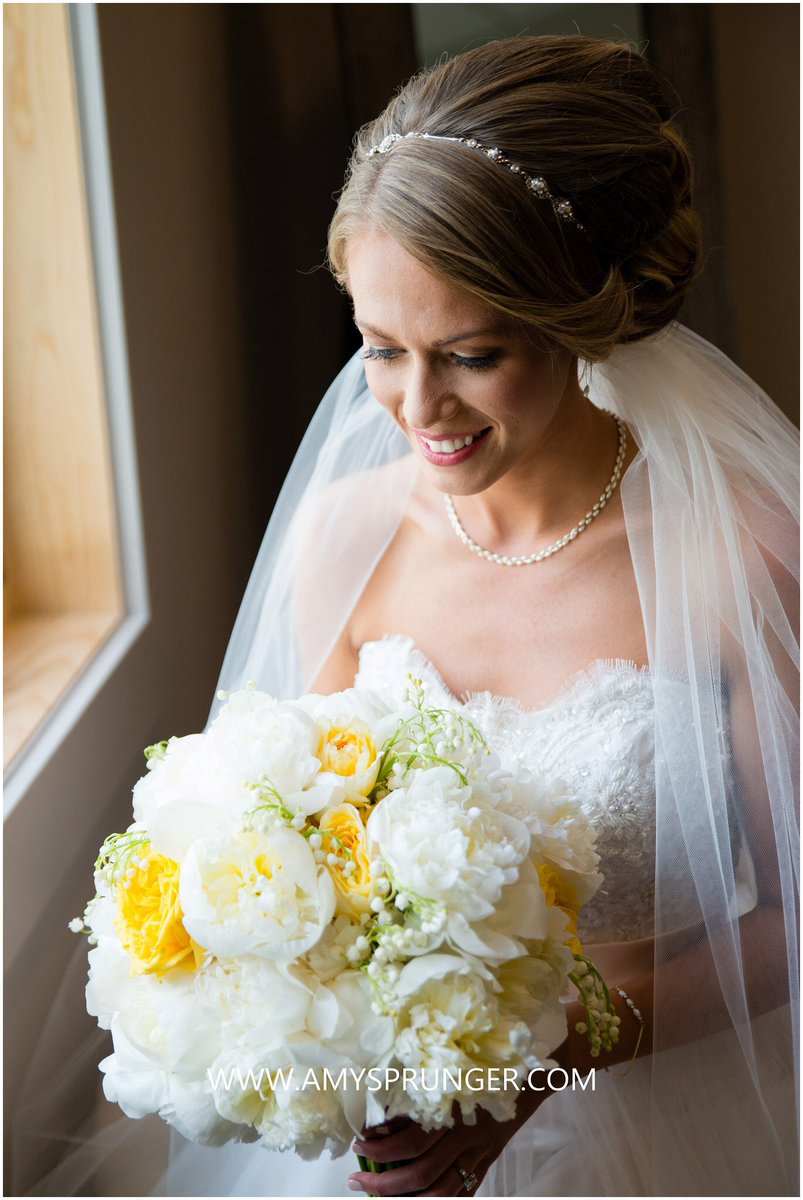 ClaireReneMUA's tweet photo. The prettiest bride &amp; the prettiest wedding 😍😍😍 #bride #bridalmakeup #indybride #indy #indymua #mua #makeupartist #indymakeup #indyartist https://t.co/2yDpfnsODf