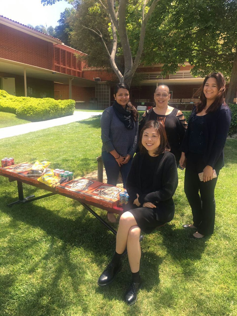ivy_institute's tweet photo. Ivy Bridge Group homestay department went to visit the students at Louisville High School, it was a great time with our girls☀🎉😏👏💐 https://t.co/gxHnW44e8u