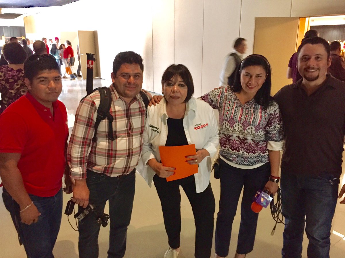 ¡Un gusto saludar a mis amigos de #TvAzteca <a href="/ireneazteca/">irenezapata</a> y equipo en #Torreón!