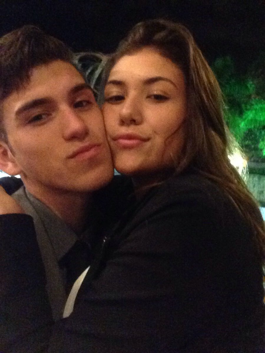 Speranzs_'s tweet photo. A cada segundo eu fico mais apaixonada por você bebê ❤👫 @Jhuniorzinho0 https://t.co/Tp2ekQK5f1