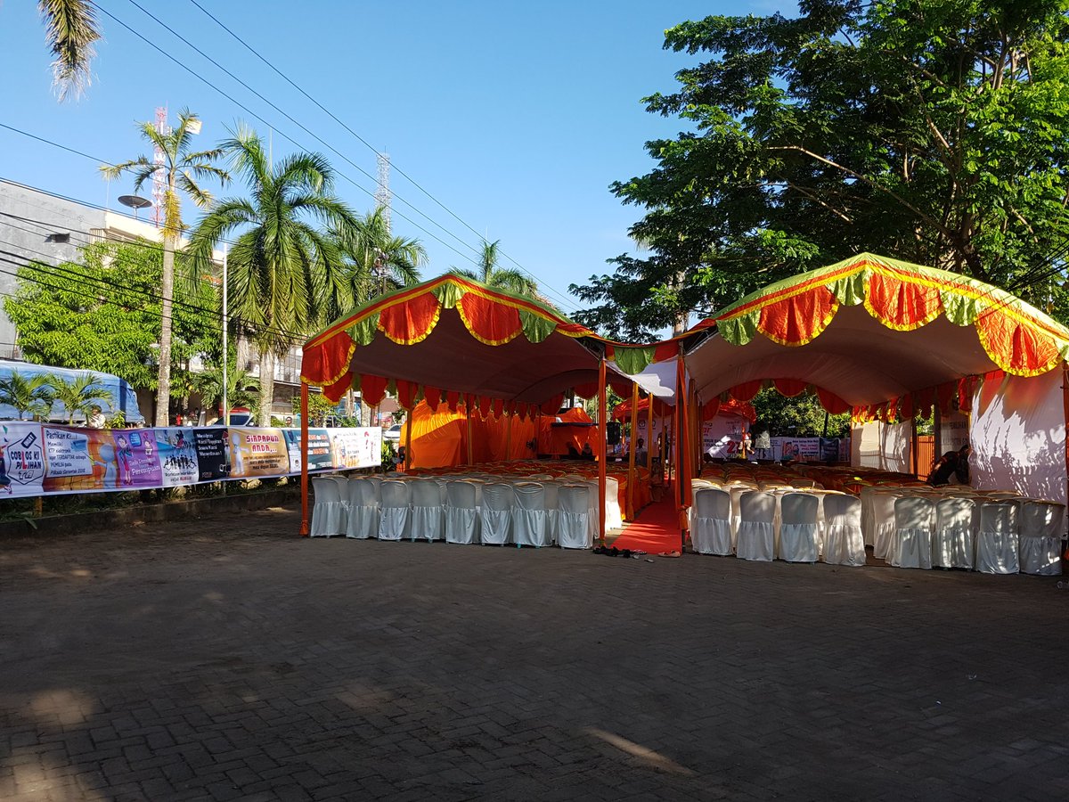 ome_mome's tweet photo. Persiapan Launching otocara'de "mobil pintar pemilu" Kpu kabupaten Gowa.... https://t.co/NmRskizoGn