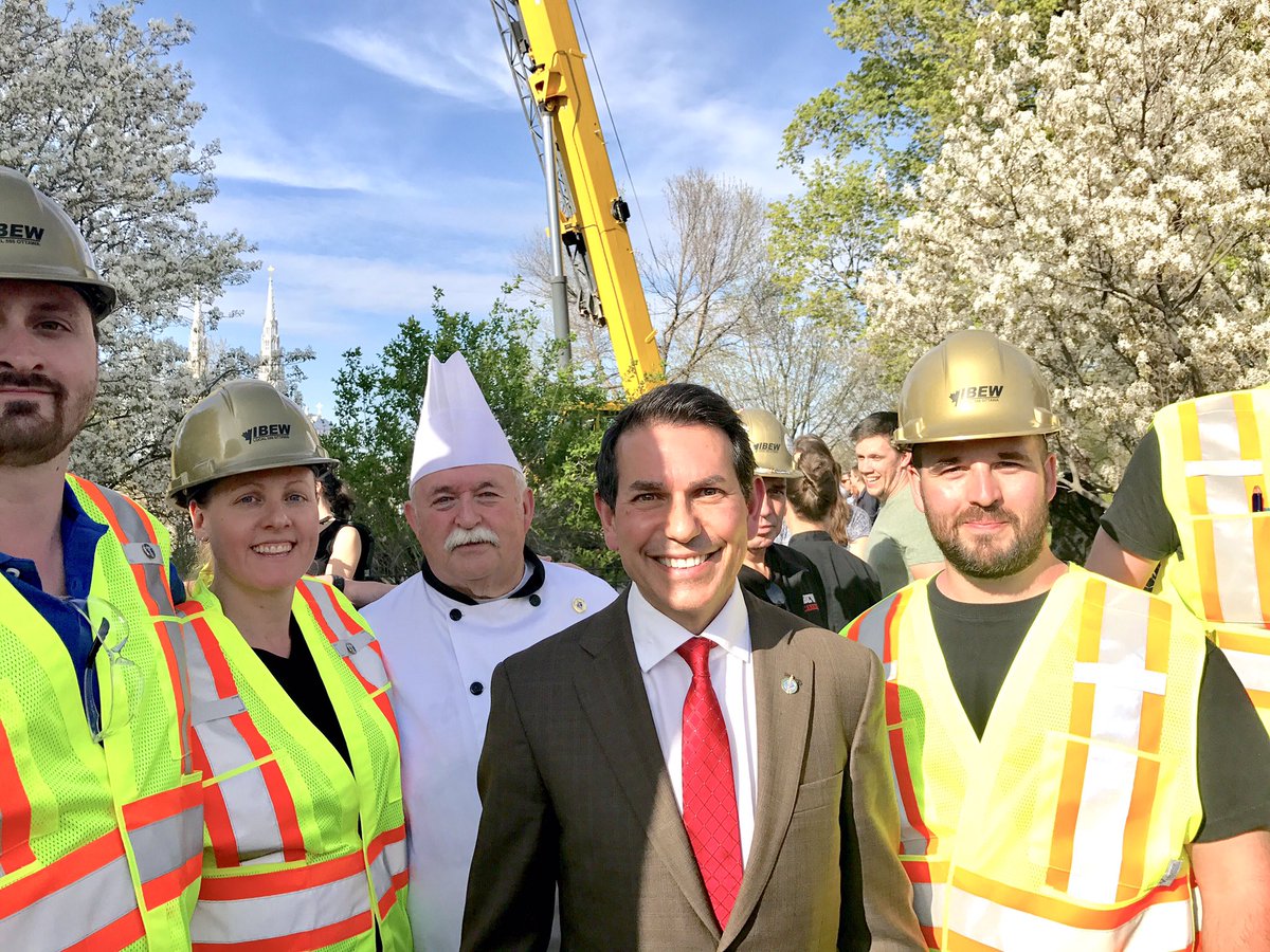 PeterFonsecaMP's tweet photo. 1/2...Great to take part during the unveiling of the @CDNTrades Monument in #Ottawa. A true tribute to our building trades workers. https://t.co/g12puYPcfT
