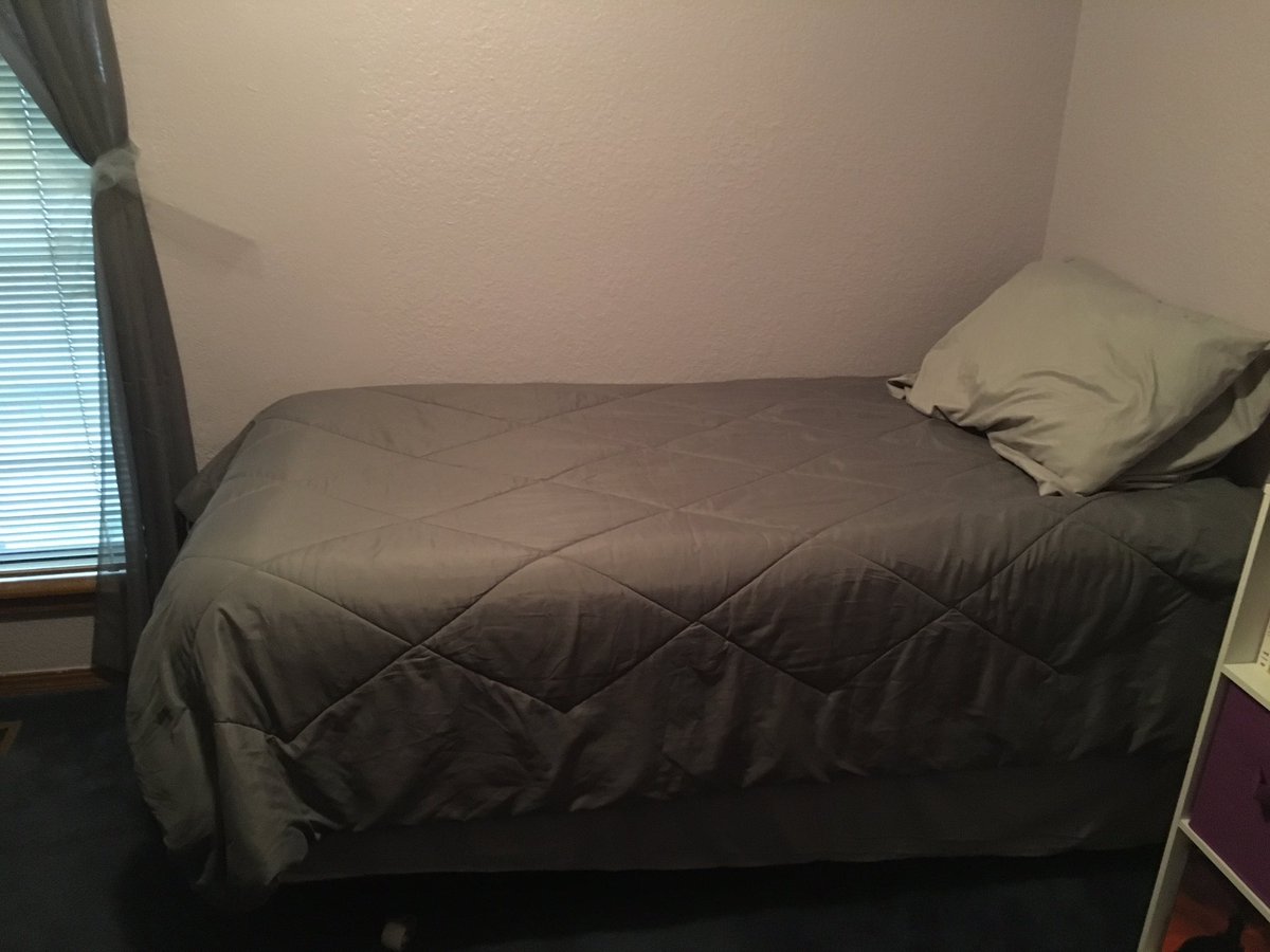 MelissaSHunt's tweet photo. For almost 22 years we battled about him making the bed. After his visit today I go into the room and the bed is made. #myjobiscomplete https://t.co/jPozDZvs3f