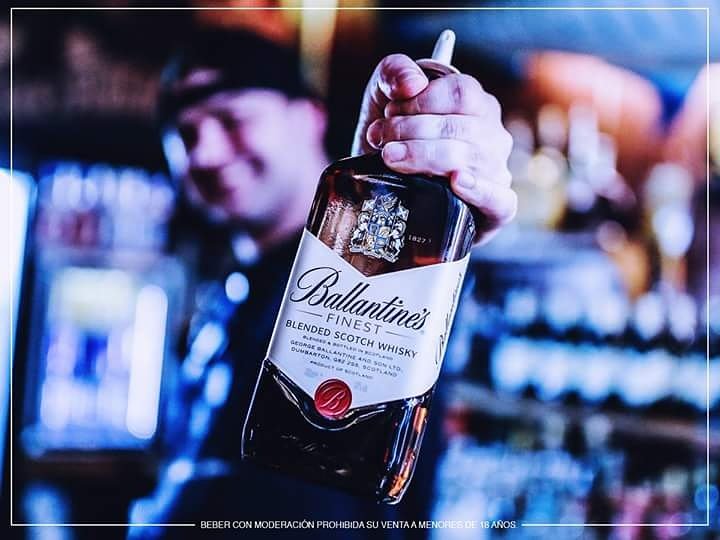 BARRA_CLUB's tweet photo. Incorporamos a nuestras cartas #Ballantines #ScothWhisky

Estamos en los detalles 🍸

Pedí  cotización para tu #Evento https://t.co/BkrJOeurPG