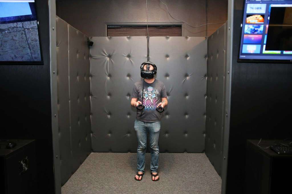 eccodesigninc's tweet image. New Ballard arcade offers affordable intro to virtual reality  ow.ly/74cf30bMTCx