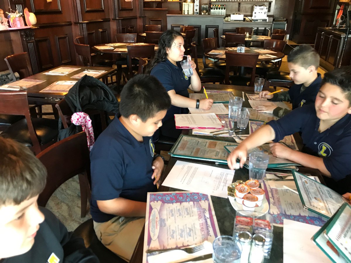 Roosevelt07071's tweet photo. Ms. Lott's math class visited the Lyndhurst Diner to practice adding and subtracting decimals in the real world. #funmorningofmath https://t.co/5iVvuV0qIp