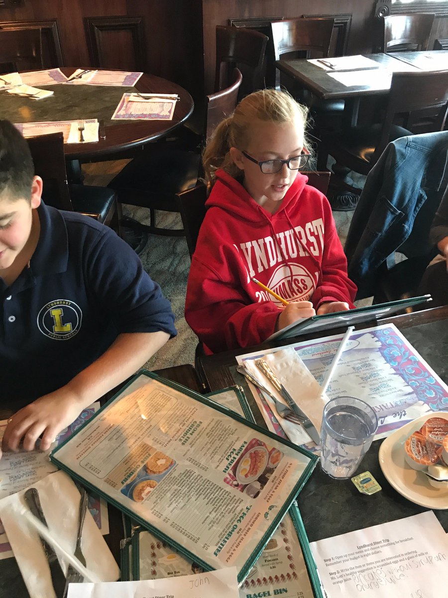 Roosevelt07071's tweet photo. Ms. Lott's math class visited the Lyndhurst Diner to practice adding and subtracting decimals in the real world. #funmorningofmath https://t.co/5iVvuV0qIp
