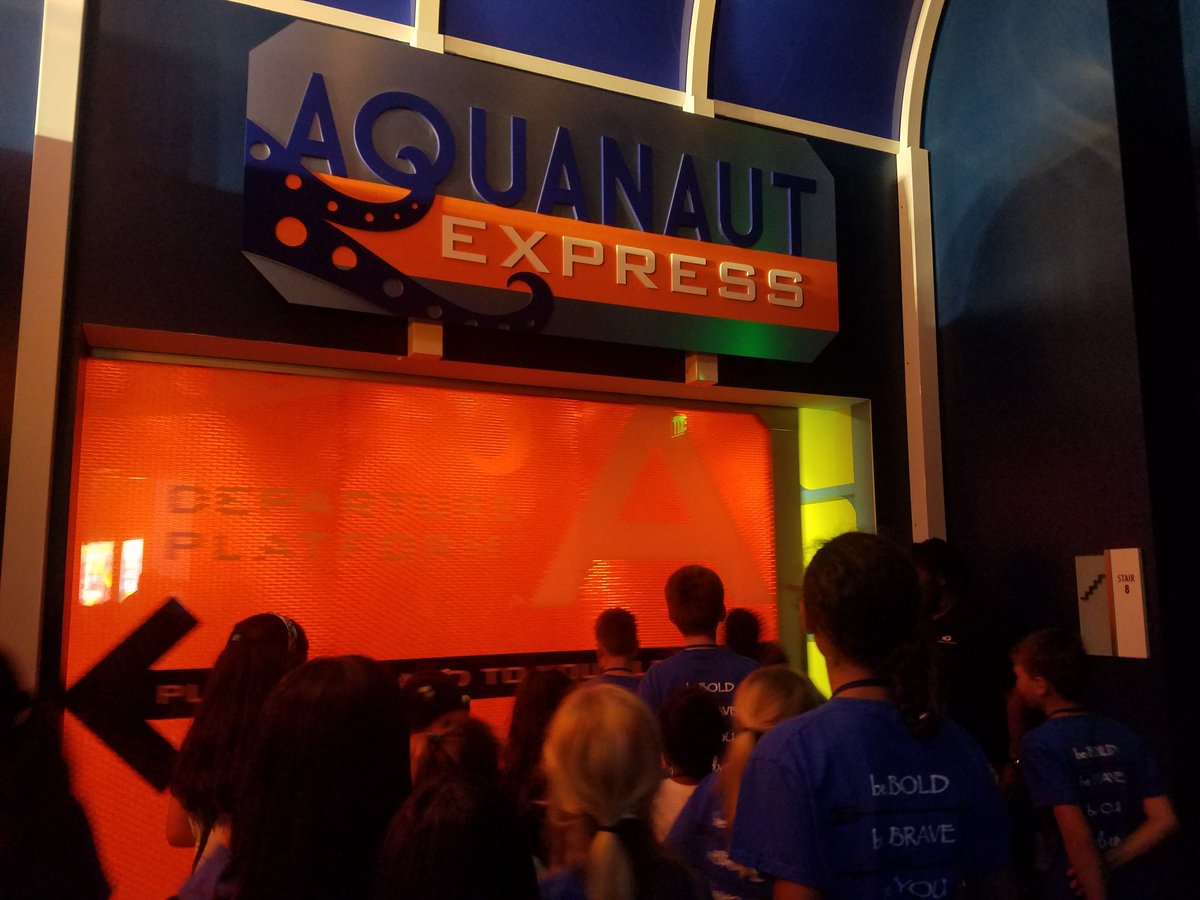 SeeverM's tweet photo. About to go the tropical diver behind scenes... https://t.co/p6XEkrzyoV