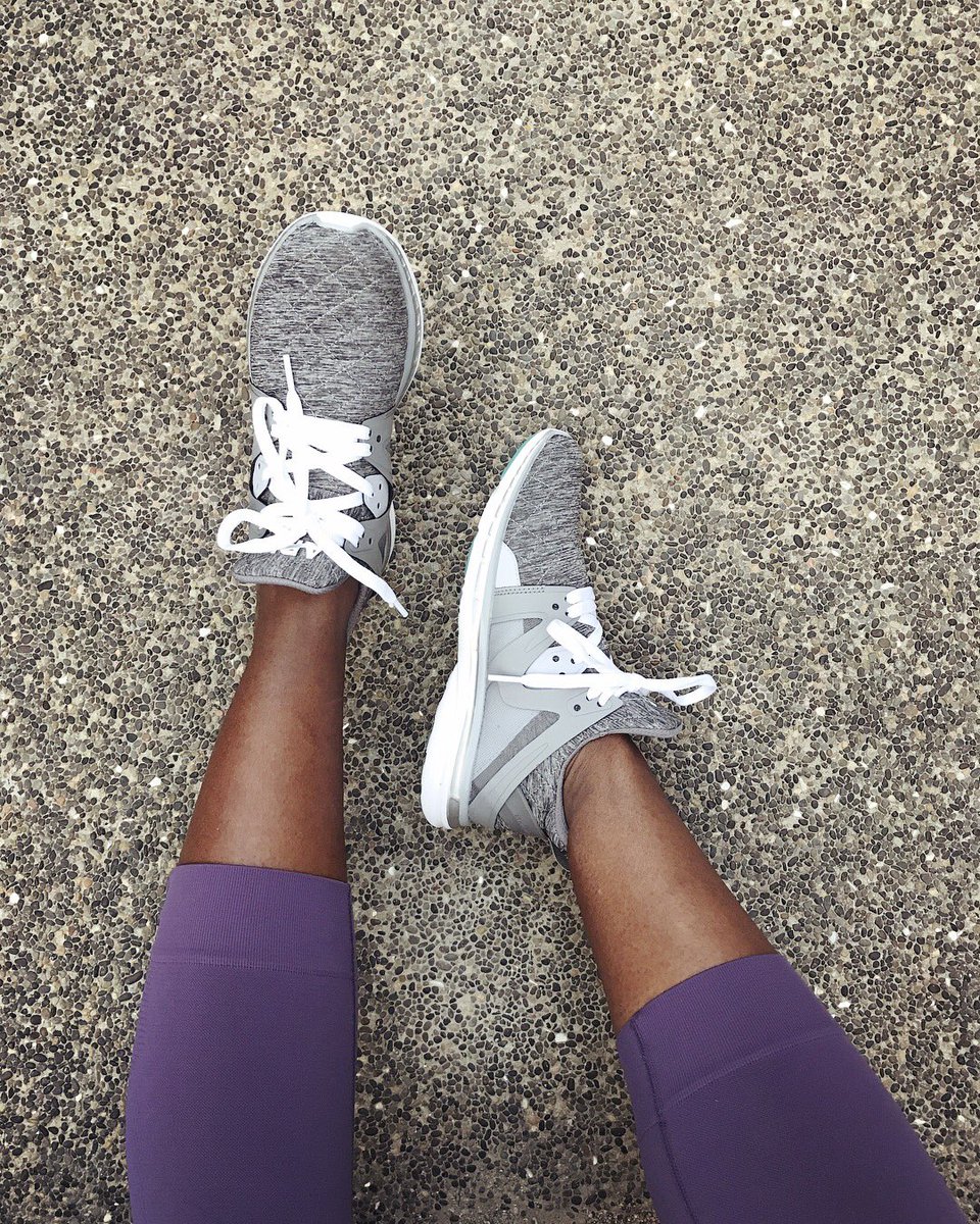 DivRed86's tweet photo. Week 2 of #Seawheeze training feels good! 💜🏃🏾‍♀️@SeaWheeze @lululemon #halfmarathon #lululemon #apl @apl https://t.co/zisnZlKjiq