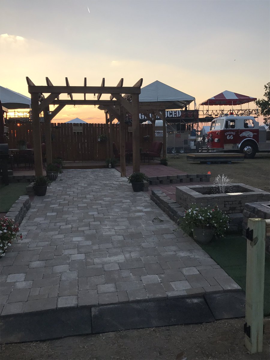 RecoWatson's tweet photo. Finish product of the Memphis In May booth...#letsdithis @thdjoelcog @JRey2828 @ChrisBergHD @LayneThome https://t.co/xS1Tbi5h6d