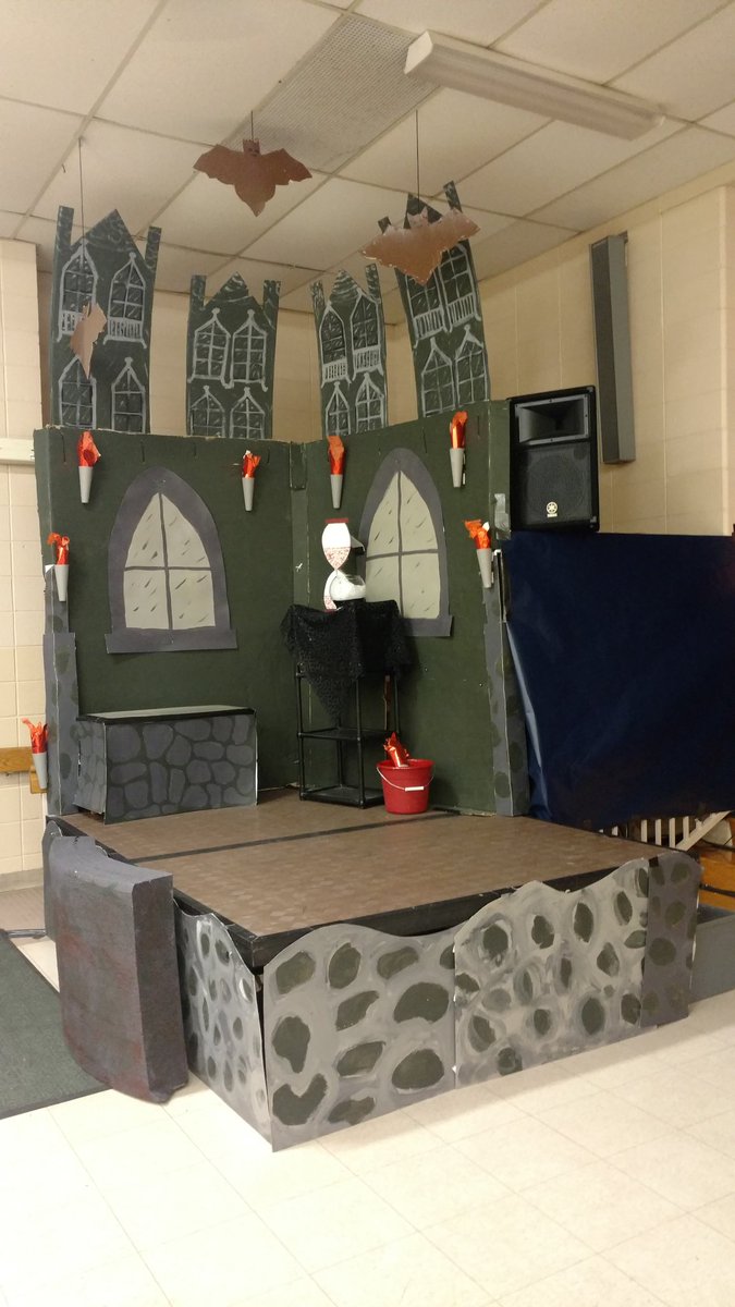 MrsVFerreira's tweet photo. The stage is set and we are so excited for everyone to see what we have been working so hard on! #gmswolfpack #wolfpackplayers #wizardofoz https://t.co/YlldHazb7W